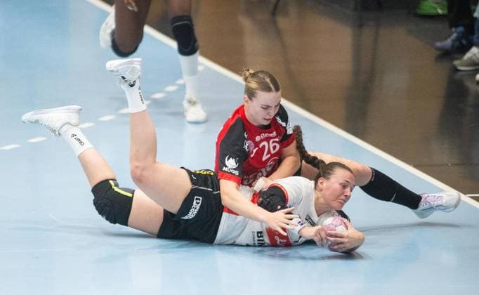 WOMEN S HANDBALL 2026–2027 5TH BUNDESLIGA 1ST MATCHDAY THC HSG BLOMBERG LIPPE ** FOR EDITORIAL PURPOSES ONLY ** EDITORIAL USE ONLY ** p 07 10 2026 Bad Langensalza Women’s Handball 1st Bundesliga Women’s Season 2026–2027 Salzhalle Matchday 5 Thüringer HC vs. HSG Blomberg Lippe in the photo: Anna Szabo 26 Thüringer HC in a duel with Diana Magnusdottir 7 HSG Blomberg Lippe Germany Thuringia Bad Langensalza Copyright SaschaxFromm Copyright: SaschaxFromm doc87xhm8unjrqivl0nd0 ,EDITORIAL USE ONLY Copyright: SaschaxFromm