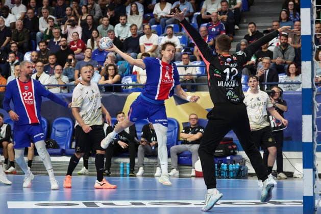 HANDBALL : Paris Saint Germain Vs Celje - Ligue des Champions - 07 10 2026 Bjarki Elisson (Paris Saint-Germain) Vs Matevz Mlakar (Celje) ParisFrance  Copyright: xMichaelxBaucherx