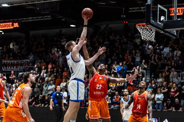 October 7, 2026, GER, BKT Eurocup, Basketball, Chemnitz, Niners Chemnitz vs. Neptunas Klaipeda, Martynas Echodas (Neptunas Klaipeda), 14, Nighael Ceaser (Niners Chemnitz), 22, Chemnitz Messe, Chemnitz, Saxony, Germany