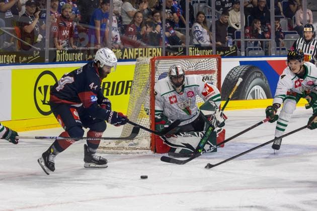 Mannheim, Germany, October 26, 2007 CHL Champions Hockey League 2026–27, Match Day 5: Adler Mannheim (Germany) vs. GKS Tychy (Poland); Anthony Greco at 44; Mannheim in control of the puck; Mannheim, Baden-Württemberg, Germany Copyright: xUdoxHerrmannx