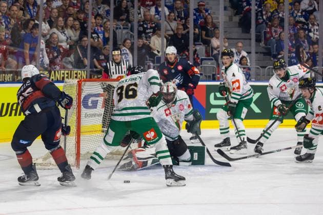 Mannheim, Germany, October 26, 2007 CHL Champions Hockey League 2026–27, Match Day 5: Adler Mannheim (Germany) vs. GKS Tychy (Poland) A lot of work for the Tychy defense Mannheim, Baden-Württemberg, Germany Copyright: xUdoxHerrmannx