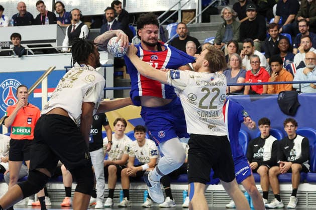 HANDBALL : Paris Saint Germain Vs Celje - Ligue des Champions - 07 10 2026 Elohim Prandi (Paris Saint-Germain) Vs Jaka Sorsak (Celje) - Jesus Hurtado Vergara (Celje) ParisFrance  Copyright: xMichaelxBaucherx