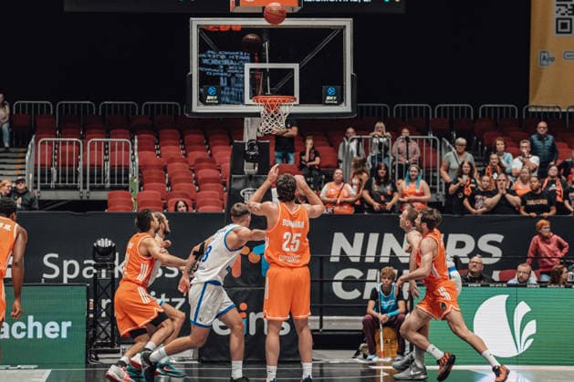 Game Day 2 of the Basketball Eurocup: Niners Chemnitz vs. Klaipedos Neptunas, October 7, 2026, starting at 7:00 p.m., Chemnitz, Chemnitz Arena. Pictured: No. 25 Ben Burnham taking a free throw. Game Day 2 of the Basketball Eurocup: Niners Chemnitz vs. Klaipedos Neptunas. Chemnitz, Saxony, Germany Copyright: xEHLxMedia MichelxKöhlerx 20262709-Niners-Chemnitz-Klaipeda-Neptunas-015