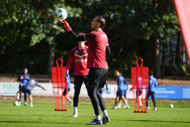 German Soccer, Training Session, 3rd Division, 2026–2027 Season, NVB Campus B, Hänsch Arena Field, SV Meppen, Thursday, October 8, 2026, Morning Training: Noah Oberbeck of SV Meppen, No. 1, is juggling the ball Copyright: xLennxLübbersx
