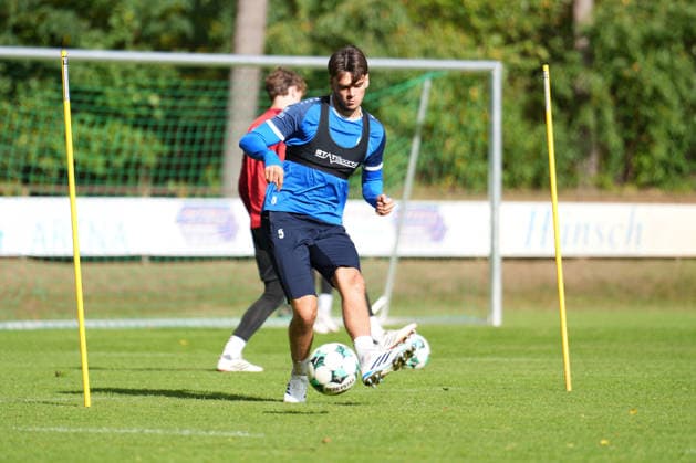 German Soccer, Training Session, 3rd Division, 2026–2027 Season, NVB Campus B, Hänsch Arena Field, SV Meppen, Thursday, October 8, 2026, Morning Training: Jonas Fedl (SV Meppen), No. 5 plays the ball Copyright: xLennxLübbersx