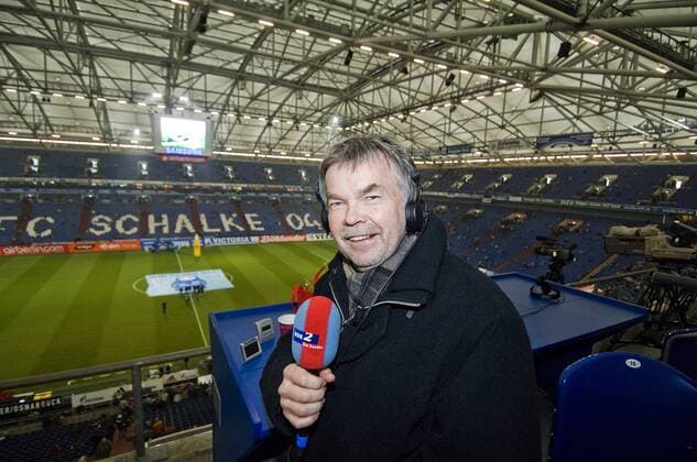 Football: iconic commentator Manfred Breuckmann returns to the microphone for a Schalke match; archive footage