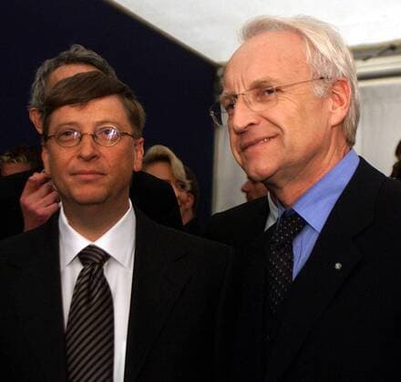 Bill Gates (li., USA) und Edmund Stoiber (GER CSU) bei einer Ausstellungseröffnung