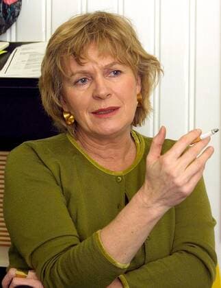 Verlegerin Antje Kunstmann (GER Antje Kunstmann Verlag) mit Zigarette