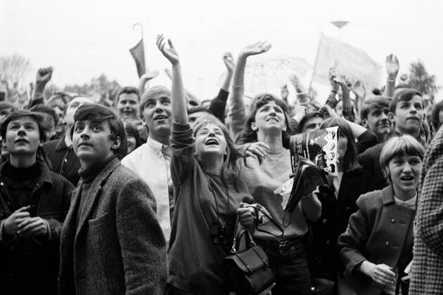 Begeisterte Beatles-Fans während eines Beatles-Konzerts in Essen