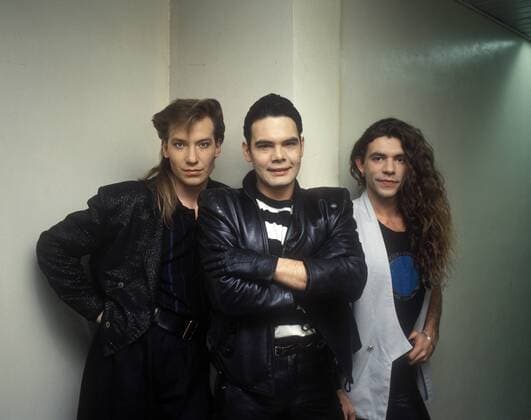Sänger Marian Gold (Mitte), Keyboarder Bernhard Lloyd (li.) und Keyboarder Ricky Echolette (alle GER Alphaville)