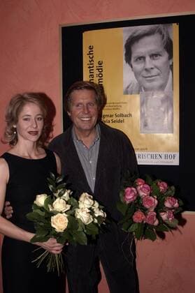 Schauspielerin Silvia Seidel und Schauspieler Sigmar Solbach (beide GER) anlässlich der Premiere des Theaterstücks ROMANTISCHE KOMÖDIE in München