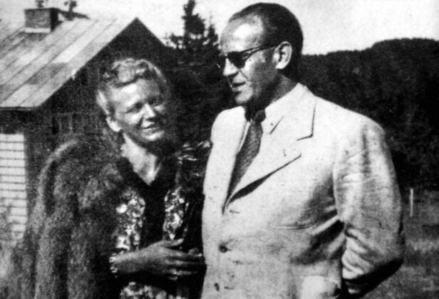 Oskar und Emilie Schindler (beide GER) - Reproduktion eines historischen Fotos