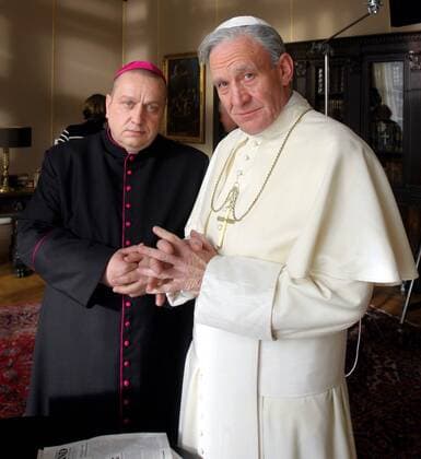 Schauspieler Michael Mendl (re.) und Udo Kroschwald (beide GER) am Drehort zum ZDF-Film - Karol Wojtyla - Geheimnisse eines Papstes - in Görlitz