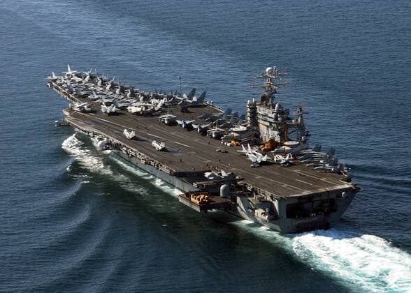 USS Theodore Roosevelt im Rahmen der Operation Enduring Freedom im Roten Meer  nav2001121009 !ACHTUNG LUFTAUFNAHME 100% HONORARAUFSCHLAG!