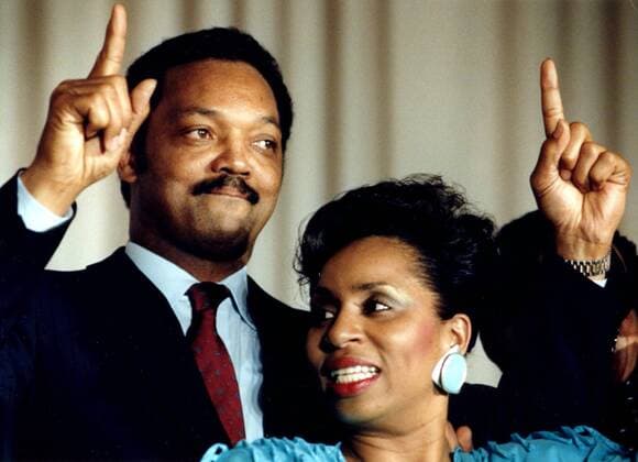 Jesse Jackson mit Ehefrau Jacqueline (beide USA) anlässlich eines Wahlsieges in Washington D.C. -  - ARK1988050316