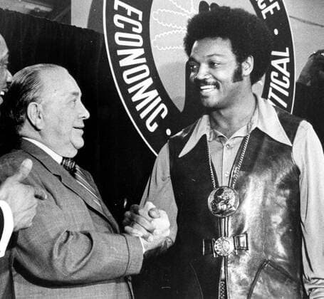 Bürgermeister Richard Daley (li., USA) und Bürgerrechtler Jesse Jackson (USA Nationaldirektor Operation Breadbasket) in Chicago -  - ARK1971092908
