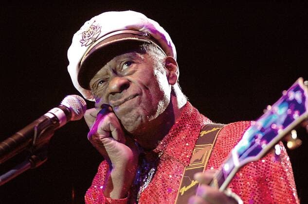 Sänger Chuck Berry während eines Konzerts in der Arena in Leipzig