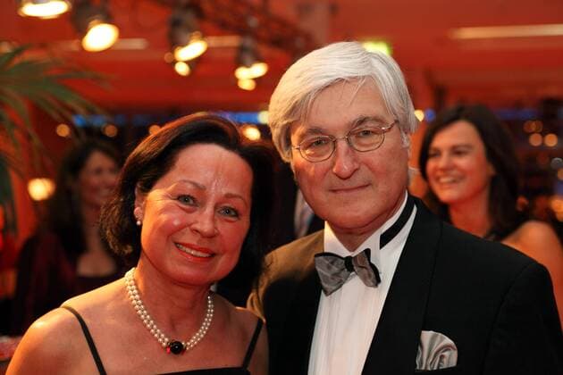 Bernhard Töpper (Leiter ZDF-Redaktion Recht und Justiz) mit Ehefrau beim - Ball des Sports 2009 - in Wiesbaden