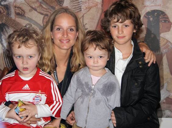Schauspielerin Lara Joy Körner und ihre Kinder Glenn, Remo und David besuchen die Ausstellung - Tutanchamun: Sein Grab und die Schätze - in München