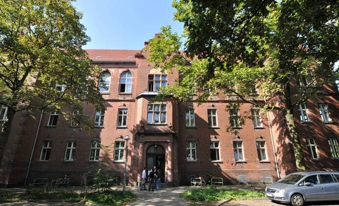 Berlin 02.09.2009 : Lehrter Straße Knast Gefängnis JVA - Das ehemalige Frauengefängnis ist Außenstelle der Justizvollzugsanstalt (JVA) Plötzensee