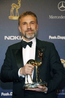 Schauspieler Christoph WALTZ Preisträger Schauspieler International, präsentiert seinen Preis, Preisträger-Fotowand, Preisträger-Defilee, bei der Bambi Verleihung 2009 - Gala im Filmpark Babelsberg in Potsdam