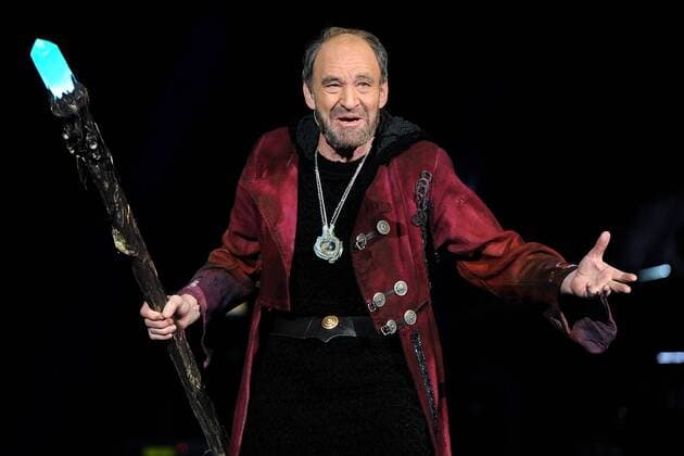 Excalibur - The Celtic Rock Opera. Schauspieler Michael Mendl ( GER Merlin ) während der Aufführung der Mittelalter-Show Excalibur - The Celtic Rock Opera am 04.01.2010 in der SAP - Arena Mannheim.