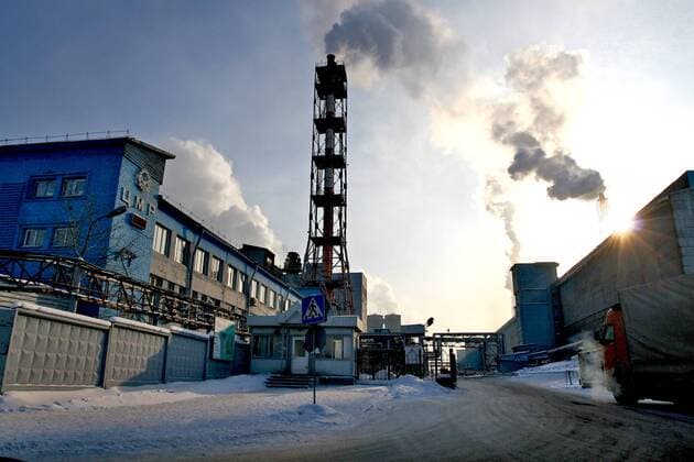 IRKUTSK REGION, RUSSIA. FEBRUARY 2, 2010. View at the production workshop of Shelekhov Powder Metallurgy, RUSAL s facility producing aluminium powders.  S007F272