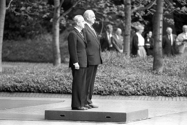 Bundeskanzler Helmut Kohl (re., Deutschland CDU) empfängt Premierminister Edouard Balladur (Frankreich) in Bonn