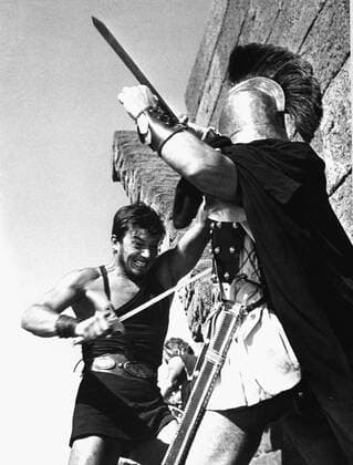 KPA54331.jpg DIE SIEBEN GLADIATOREN I sette Gladiatori Los siete Espartanos Italien Spanien 1962 Pedro Lazaga Kämpft um sein Leben: RICHARD HARRISON als Spartaner Dario in Die sieben Gladiatoren , 1962. B278132 UnitedArchives54331