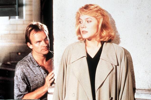 Stormy monday (1988) Einer jungen Amerikanerin, die in Italien lebt und schon auf der Fahrt in die Flitterwochen zur Witwe wurde, widerfährt nach Jahren der Trauer eine dramatische Veränderung ihres Lebens. Wunschtraum und Realität vermischen sich ununterscheidbar - sie findet das verloren geglaubte Glück wieder - doch als es bedroht wird, kommt es zur Katastrophe... Bild: STING (Daniel), KATHLEEN TURNER (Julia) UnitedArchives01748