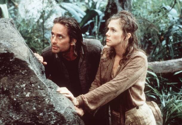 Auf der Jagd nach dem grünen Diamanten (1984) Auf der Suche nach ihrer entführten Schwester lernt die Schriftstellerin Joan Wilder (KATHLEEN TURNER) in Bogota den undurchsichtigen Jack Colton (MICHAEL DOUGLAS) kennen, der sie aus einer gefährlichen Situation rettet. 30798 , 17KPAPROAUF2 UnitedArchives09029