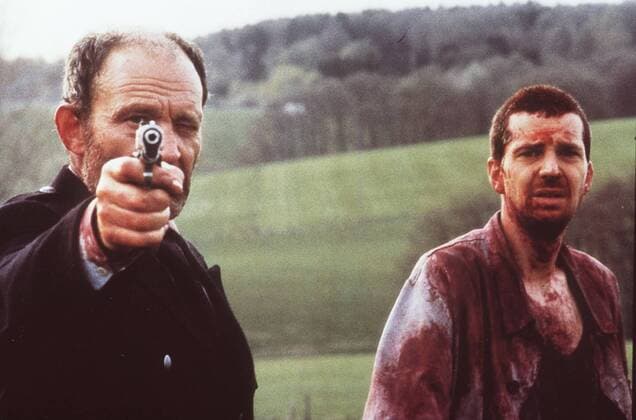 14 TAGE LEBENSLÄNGLICH (1997) Der ebenso ehrgeizige wie arrogante Junganwalt Konrad von Seidlitz (KAI WIESINGER) tritt aus Publizitätgründen eine 14tägige Haftstrafe an, wird dann aber durch die Intrige seines Geschäftspartners zu zwei weiteren Jahren Haft verurteilt. Hier mit Czernetzky (MICHAEL MENDL,l) C43225 , 22kpa14Tage1 UnitedArchives16714