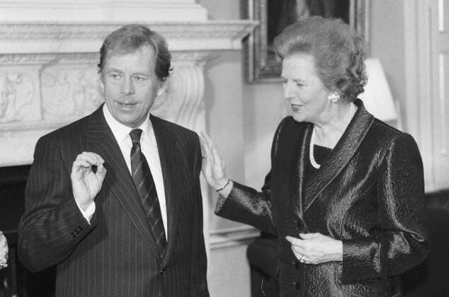Britain s Prime Minister Margaret Thatcher meets Czechoslovak President Vaclav Havel in her office at Downing Street No.10 in London on March 23, 1990. CTK Photo Michal Krumphanzl  CTKPhoto00399348