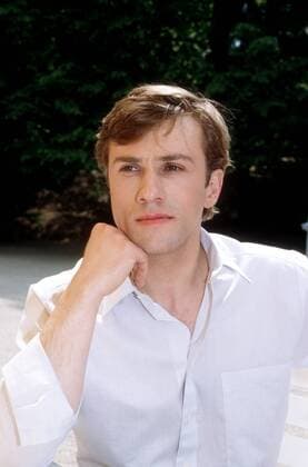 Christoph Waltz 06 91 nou Mann dunkelhaarig leger hoch halb Hand neutral