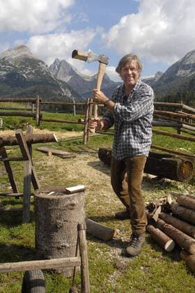 Photocall am Set der ARD Produktion Alpenklinik 2 in Lofer, Österreich Sigmar Solbach