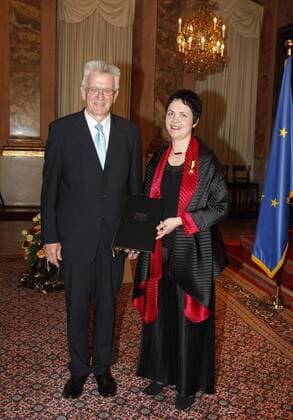 Winfried Kretschmann und Prof. Tabea Zimmermann-Sloane - Verleihung des Verdienstordens des Landes Baden Württemberg durch Ministerpräsident Winfried Kretschmann im Ordenssaal - Schloss Ludwigsburg - Ludwigsburg - 28.04.2012