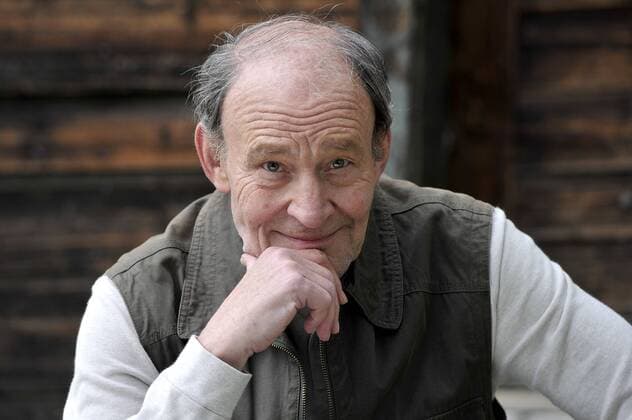 Michael MENDL, Schauspieler, Einzelbild, angeschnittenes Einzelmotiv, Portraet, Portrait, Porträt in KROKODIL (Arbeitstitel) Pressetermin am Set Neuried 5, in Antdorf (bei Penzberg), am 05.06.2012.