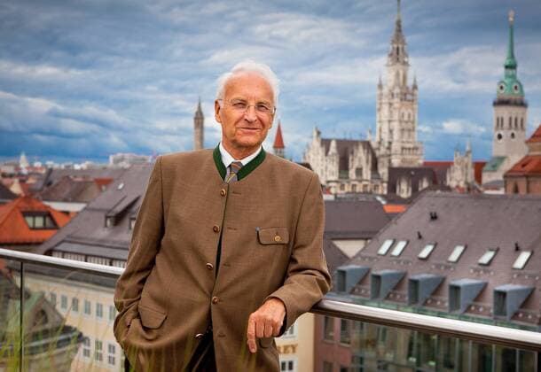 CSU-Politiker Edmund Stoiber, Bayerns früherer Ministerpräsident, auf der Dachterrasse des Hotels Bayerischer Hof in Muenchen