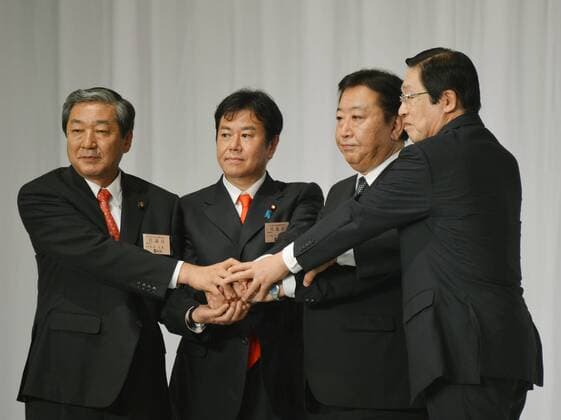 September 21, 2012, Tokyo, Japan - Japanese Prime Minister Yoshihiko Noda, second from right, shakes hands with candidates for the leadership of the ruling Democratic Party of Japan following his reelection in Tokyo on Friday, September 21,2012. They are, from left: former Agriculture Minister Hirotaka Akamatsu; former griculture Minister Michihiko Kano; former Internal Affairs Minister Kazuhiro Haraguchi; Noda and former Agriculture Minister Michihiko Kano. Noda, 55, retained the leadership with the backing of many lawmakers and rank-and-file party members,. He is ready to reshuffle his party executives and Cabinet. (Photo by Natsuki Sakai AFLO)  ayfa008097