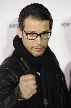 Florian ODENDAHL (Schauspieler),Einzelbild,angeschnittenes Einzelmotiv,Portraet,Portrait,Porträt. Roter Teppich,Red Carpet,Filmpremiere 3096 Tage am 26.02.2013 im Mathaeser Kino Muenchen.