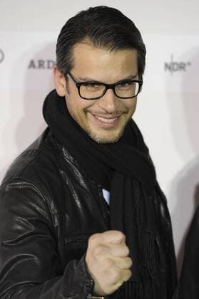 Florian ODENDAHL (Schauspieler),Einzelbild,angeschnittenes Einzelmotiv,Portraet,Portrait,Porträt. Roter Teppich,Red Carpet,Filmpremiere 3096 Tage am 26.02.2013 im Mathaeser Kino Muenchen.