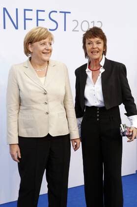 Angela Merkel und Katrin Sass beim Sommerfest der Produzentenallianz im Haus der Kulturen der Welt. Berlin, 13.06.2013 Foto:xS.xGabschx xFuturexImage