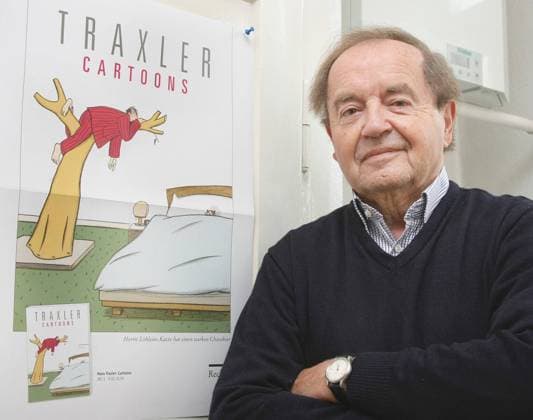 Am 21.05.2009 wird der Karikaturist Hans Traxler 80 Jahre alt. (Foto am 28.04.09 in seiner Wohnung in Frankfurt am Main) Humor ist sein Metier. So zeichnet und textet er über die Geschehnisse in der Welt, über große Persönlichkeiten und den kleinen Mann. Selbst Helmut Kohl hat ihm etwas zu verdanken: Die Birne von Hans Traxler und Peter Knorr ist wohl die bekannteste Karikatur des Altkanzlers. Er zeichnet künstlerisch meisterhaft, geradezu graziös, und karikiert zugleich bissig und hart, treffend und schonungslos. Das Caricatura-Museum in Frankfurt am Main widmet Traxler zum 80. Geburtstag eine Ausstellung. (Siehe epd-Feature vom 04.05.09) DER ABDRUCK DES EPD-FOTOS IST HONORARPFLICHTIG! Der Karikaturist Hans Traxler 316452 EDITORIAL USE ONLY