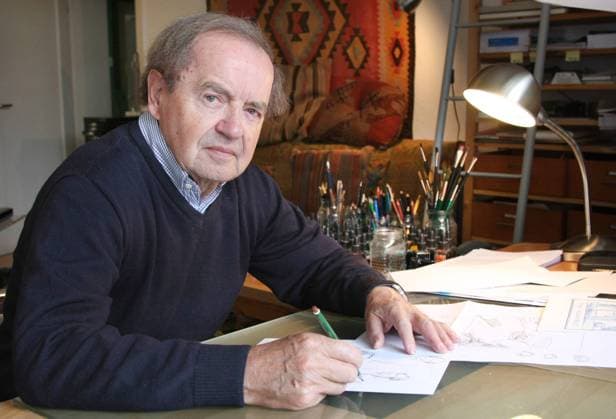 Am 21.05.2009 wird der Karikaturist Hans Traxler 80 Jahre alt. (Foto am 28.04.09 in seiner Wohnung in Frankfurt am Main) Humor ist sein Metier. So zeichnet und textet er über die Geschehnisse in der Welt, über große Persönlichkeiten und den kleinen Mann. Selbst Helmut Kohl hat ihm etwas zu verdanken: Die Birne von Hans Traxler und Peter Knorr ist wohl die bekannteste Karikatur des Altkanzlers. Er zeichnet künstlerisch meisterhaft, geradezu graziös, und karikiert zugleich bissig und hart, treffend und schonungslos. Das Caricatura-Museum in Frankfurt am Main widmet Traxler zum 80. Geburtstag eine Ausstellung. (Siehe epd-Feature vom 04.05.09) DER ABDRUCK DES EPD-FOTOS IST HONORARPFLICHTIG! Der Karikaturist Hans Traxler 316454 EDITORIAL USE ONLY