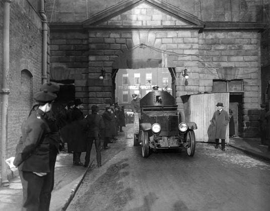 Provisional Government of Southern Ireland takes over control of Dublin Castle . An armoured car making a last visit to the Castle 17th January 1922 UnitedArchives00107192 