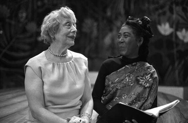 Pictured during rehearsals for the stage presentation of Bernard Shaw s Black Girl in Search of God are veteran actress Dame Edith Evans , and young West Indian actress Mona Hammond ( who takes the part of the black girl ) . The production opens at the City of London s Mermaid Theatre . 5 February 1968 UnitedArchives00151101 