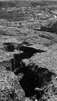 Village scene - Aberfan disaster 1966  UnitedArchives00955922