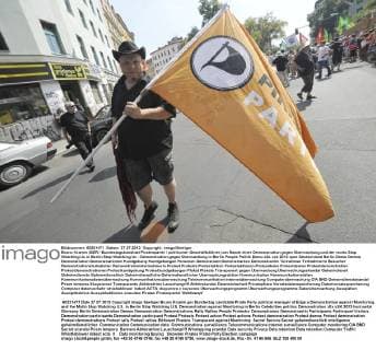 Bruno Kramm (GER Bundestagskandidat Piratenpartei politischer Geschäftsführer) am Rande einer Demonstration gegen Überwachung und der motto Stop Watching Us in Berlin Stop Watching Us - Demonstration gegen Überwachung in Berlin _SNP8457.jpg
