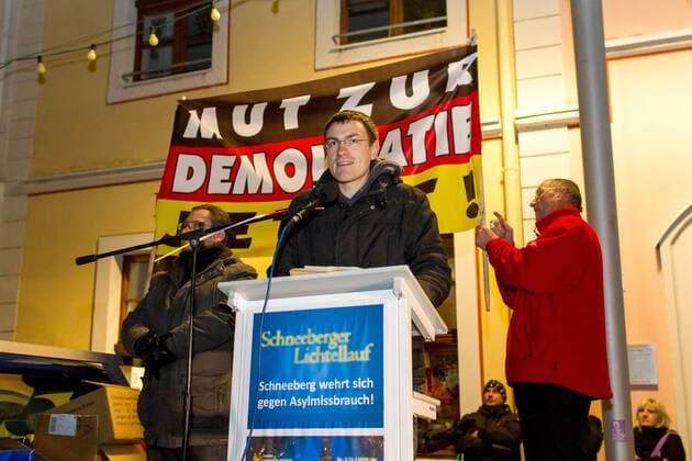 Stefan Hartung spricht auf Nazi-Demonstration gegen Ayslantenheime und Asylpolitik. Schneeberg, 16.11.2013 Foto:xR.xHardex xFuturexImage