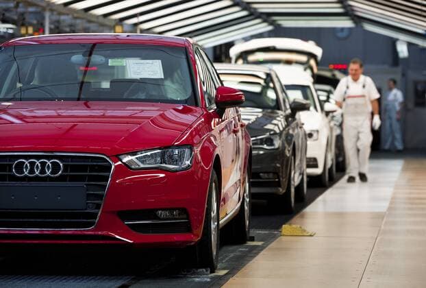 Endkontrolle fuer neue Audi A3 im Audi Werk Ingolstadt 11.03.2013